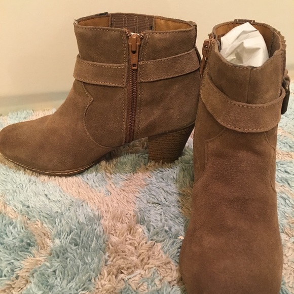 Suede booties size 7 - Picture 2 of 5